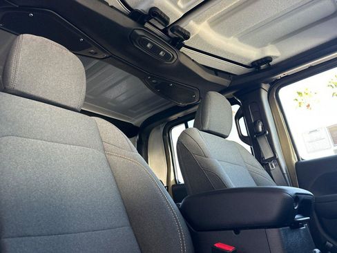 New 2026 Jeep Gladiator Sport image 13