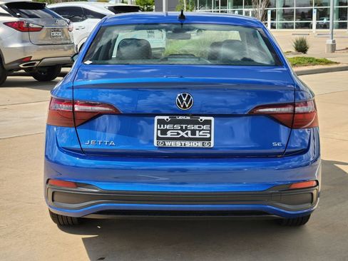 Used 2023 Volkswagen Jetta SE image 6