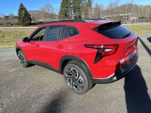 New 2026 Chevrolet Trax RS w/ Sunroof Package image 5