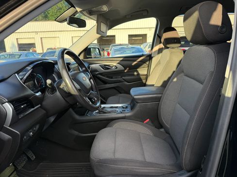 Used 2018 Chevrolet Traverse LT AWD/4WD image 2