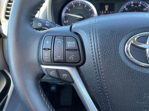 Used 2016 Toyota Highlander Limited image 25