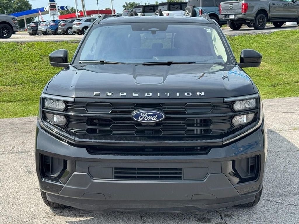 Used 2025 Ford Expedition Active AWD/4WD image 9