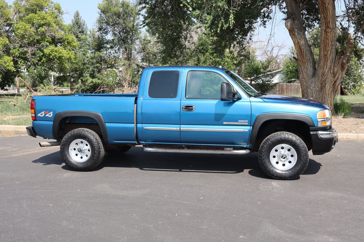 Used 2004 GMC Sierra 2500 SLT w/ Heavy-Duty Power Package AWD/4WD image 3