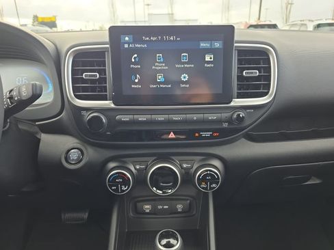 Used 2025 Hyundai Venue SEL FWD image 22