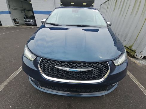 Used 2021 Chrysler Pacifica Limited w/ Premium & Safety Sphere Group image 2