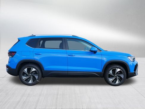 New 2025 Volkswagen Taos SE image 2