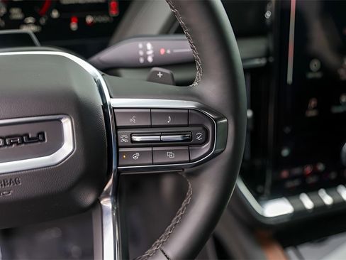 Used 2025 GMC Yukon XL Denali w/ Denali Reserve Package image 16