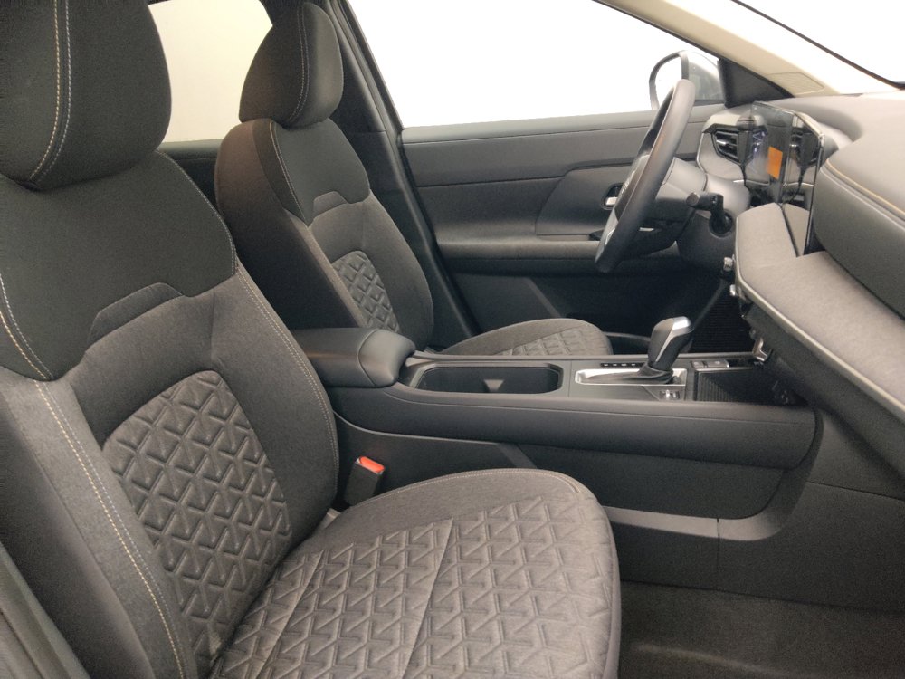 Used 2025 Nissan Kicks SV FWD image 21