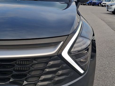 Used 2025 Kia Sportage LX image 9