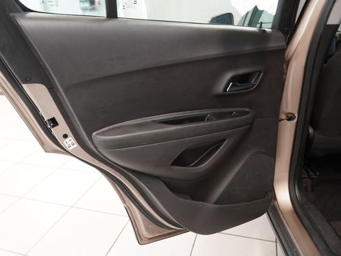 Used 2018 Chevrolet Trax LS w/ LPO, Protection Package FWD image 24