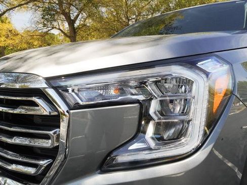 Used 2024 GMC Terrain SLT image 34