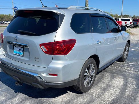 Used 2017 Nissan Pathfinder SL AWD/4WD image 3