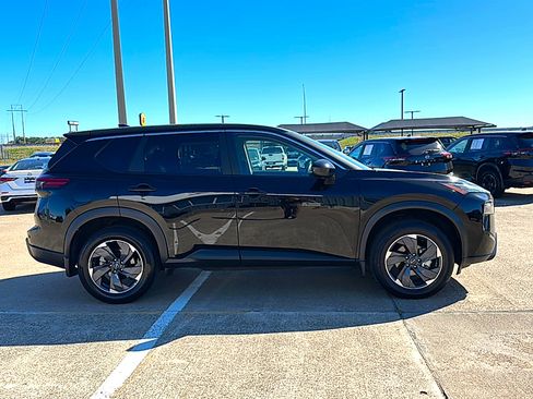 Certified 2025 Nissan Rogue SV image 9