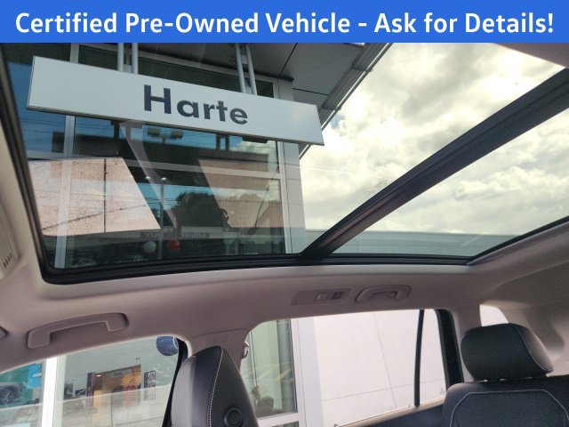 Certified 2022 Volkswagen Tiguan SE w/ Panoramic Sunroof Package AWD/4WD image 16