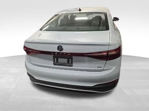 Used 2025 Volkswagen Jetta SE FWD image 5