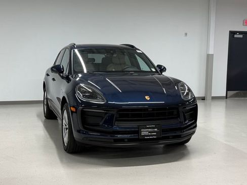 Certified 2022 Porsche Macan AWD/4WD image 7