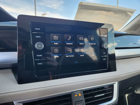 New 2025 Volkswagen Taos SE image 29