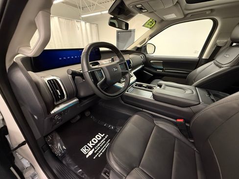 Used 2025 Ford Expedition Max Platinum AWD/4WD image 11