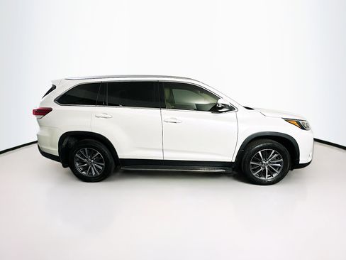 Used 2019 Toyota Highlander XLE image 10