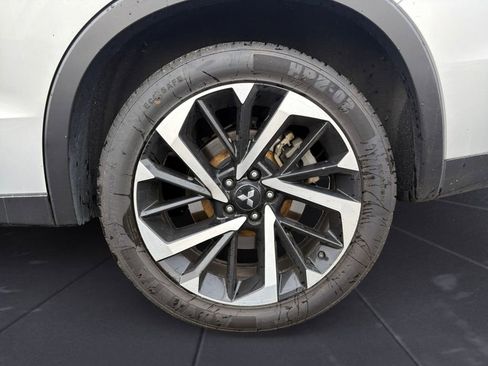 Used 2024 Mitsubishi Outlander SE image 14