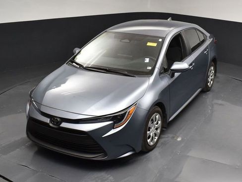 Used 2025 Toyota Corolla LE FWD image 41