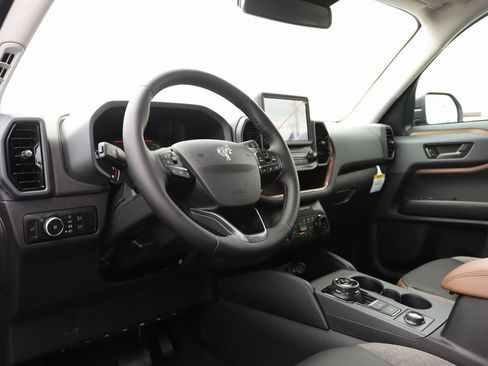 Used 2023 Ford Bronco Sport Outer Banks image 5