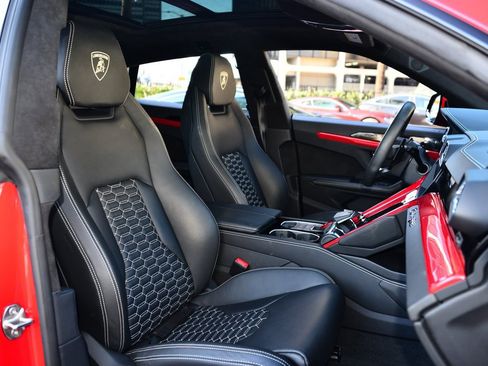 Used 2019 Lamborghini Urus image 8