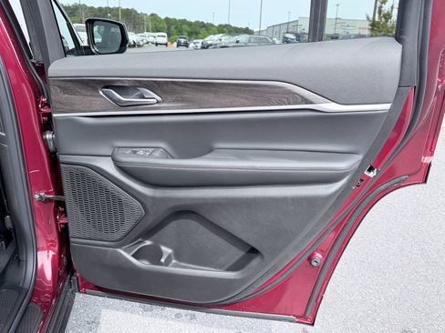 New 2026 Jeep Grand Cherokee L 2WD image 32