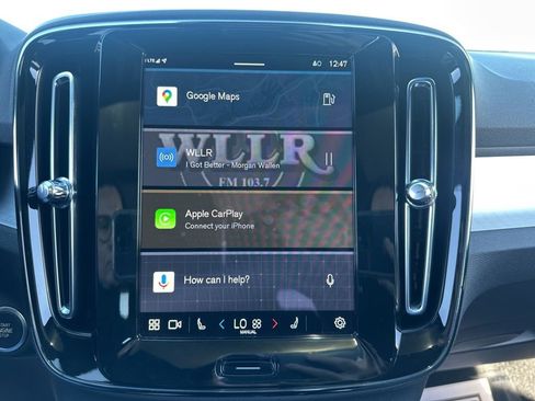 Used 2024 Volvo XC40 B5 Core image 32