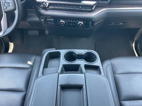 Used 2025 GMC Sierra 1500 SLT AWD/4WD image 17