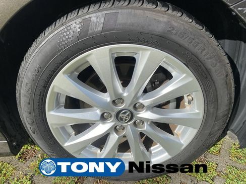 Used 2018 Toyota Camry LE FWD image 9