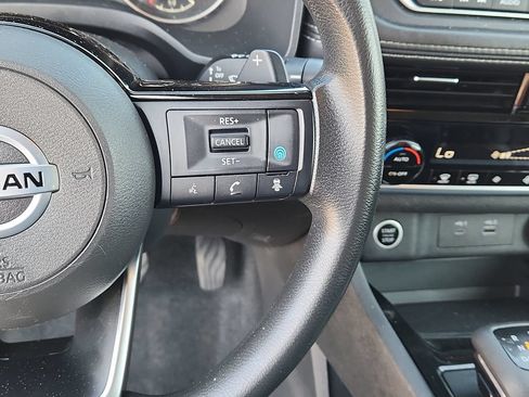 Used 2021 Nissan Rogue SV AWD/4WD image 16