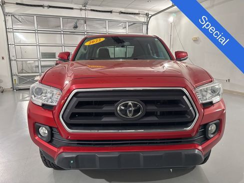 Used 2022 Toyota Tacoma SR5 w/ Technology Package RWD image 2