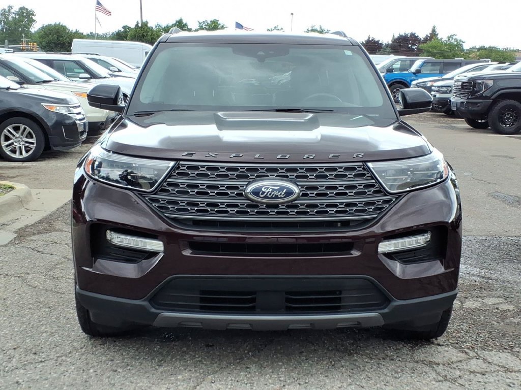 Certified 2023 Ford Explorer XLT w/ Equipment Group 202A AWD/4WD image 8