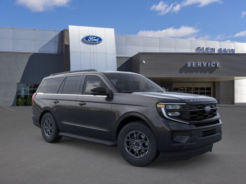 New 2026 Ford Expedition Active RWD image 7