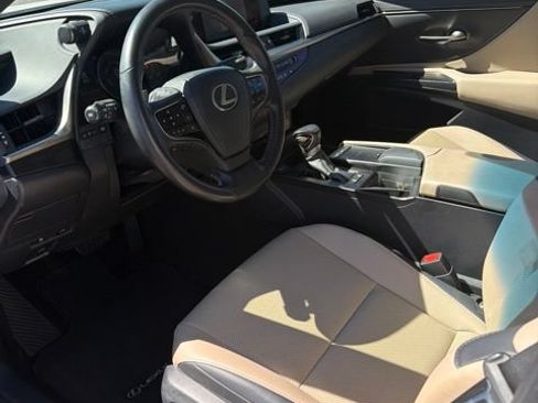 Used 2019 Lexus ES 300h w/ Accessory Package 2 FWD image 16