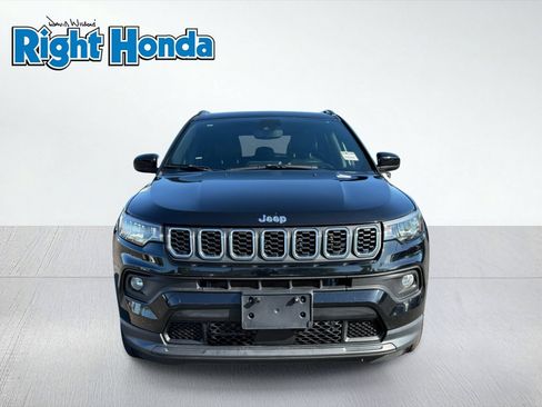 Used 2025 Jeep Compass Latitude AWD/4WD image 5