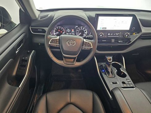Used 2023 Toyota Highlander XLE FWD image 20