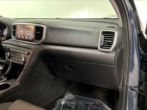 Used 2020 Kia Sportage LX image 16