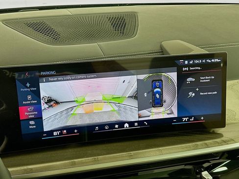 Used 2025 BMW X7 M60i w/ Climate Comfort Package image 13