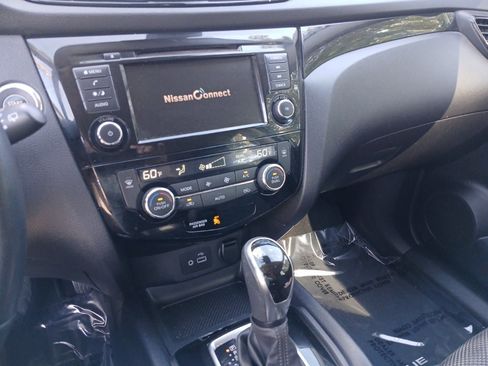 Used 2022 Nissan Rogue Sport SV image 12