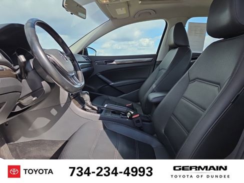 Used 2018 Volkswagen Passat 2.0T SE image 12