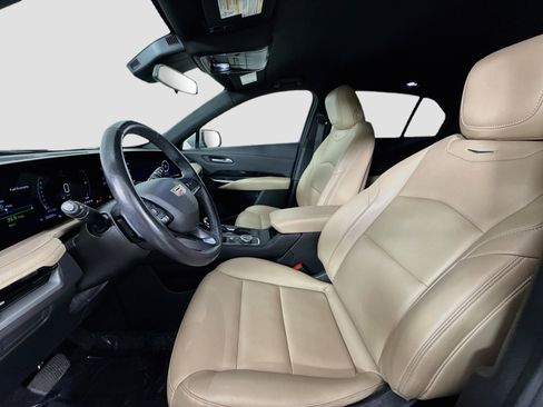 Used 2024 Cadillac XT4 Luxury w/ Cold Weather Package FWD image 23