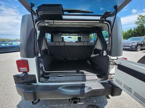 Used 2010 Jeep Wrangler Unlimited Sport AWD/4WD image 17