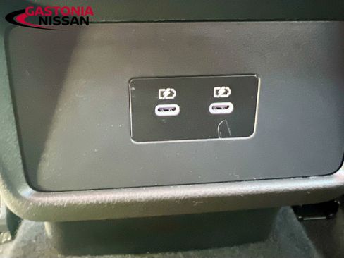 Used 2025 Nissan Rogue SV image 31