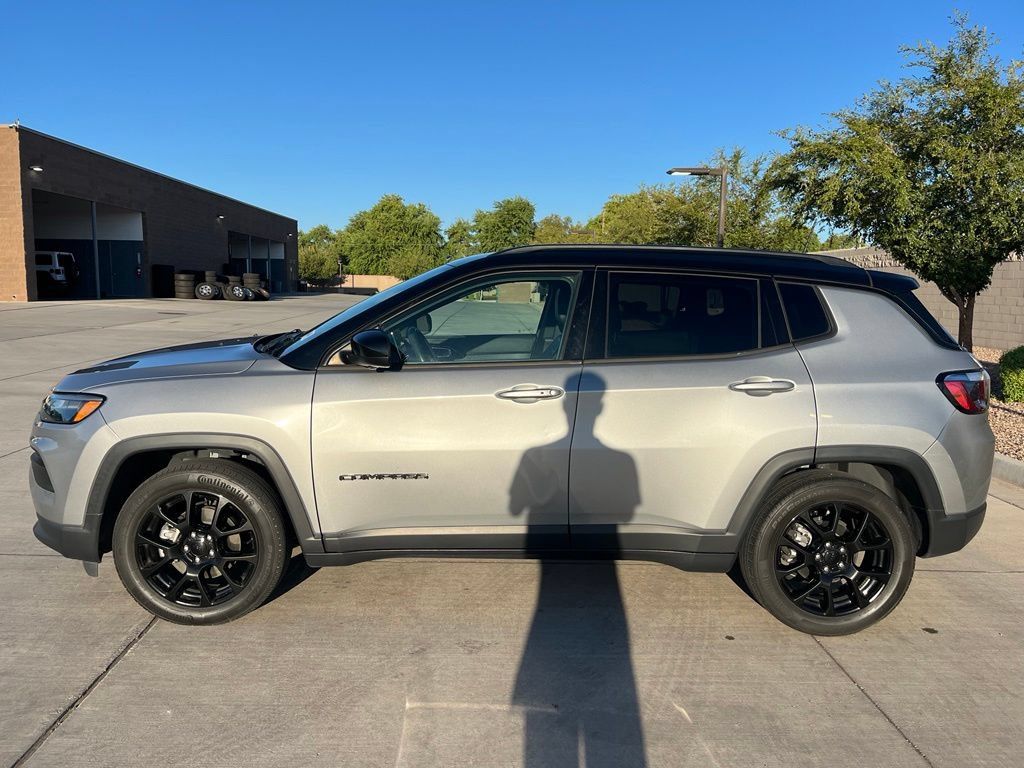 Used 2022 Jeep Compass Latitude w/ Convenience Group FWD image 10