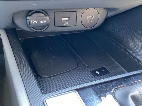 Used 2025 Hyundai Elantra SEL image 24