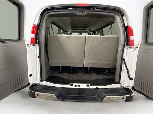 Used 2025 Chevrolet Express 3500 LT w/ LT Preferred Equipment Group RWD image 17