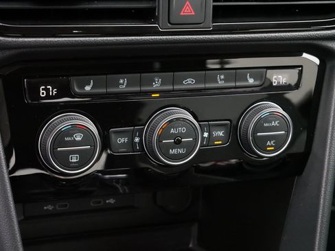 Used 2024 Volkswagen Taos SEL image 23