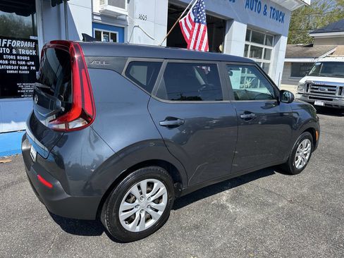 Used 2020 Kia Soul LX image 6